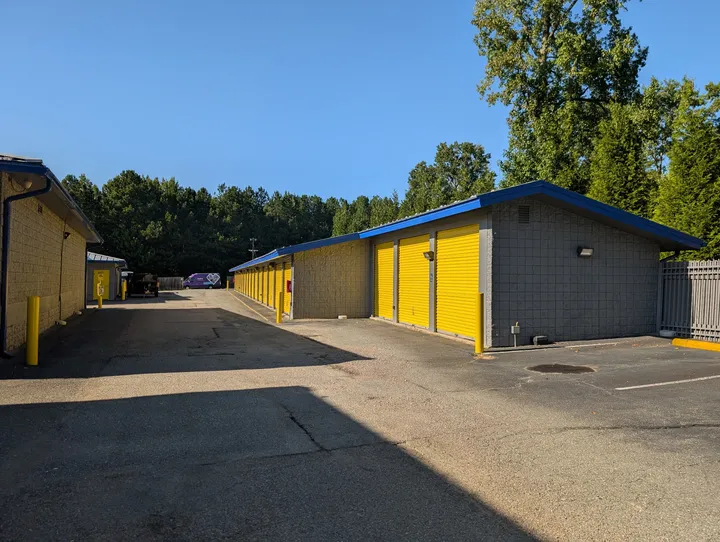 Outdoor drive-up storage units in Glen Allen, VA, on Mountain Rd