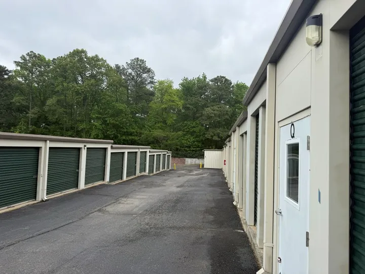 Drive-up storage units in Richmond at 2701 E Parham Rd