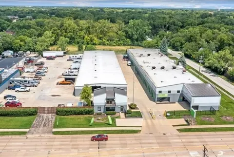 Aerial view of Storage Star self-storage in Arlington Heights on 2500 E Hintz Rd