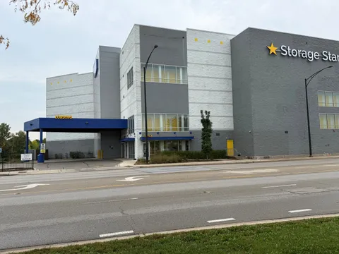 Multistory Storage Star facility in Chicago on N McCormick Blvd with a blue loading bay, office entrance, and gray and white exterior walls