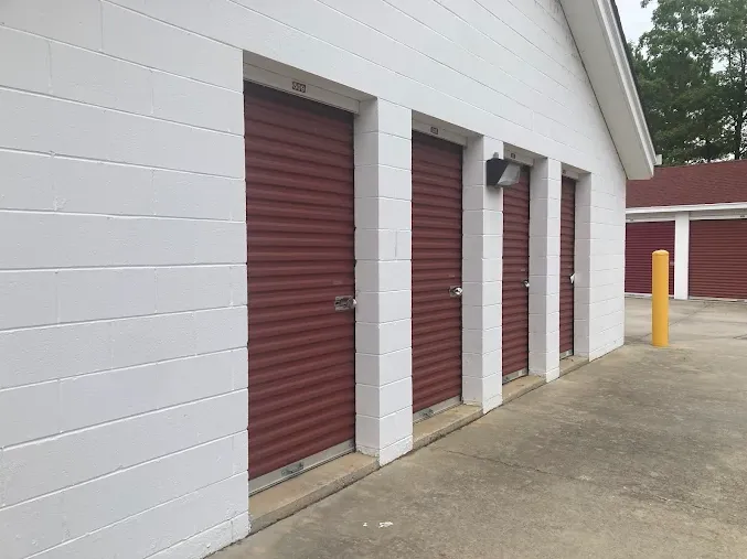 Outdoor drive-up storage units in Midlothian
