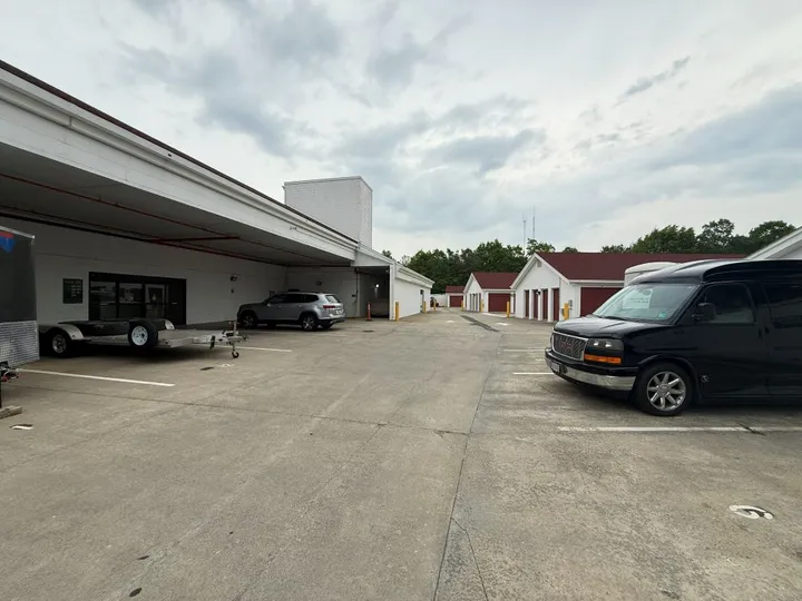 Outdoor and covered vehicle storage in Midlothian, VA, featuring cars, trailers, and commercial vehicles