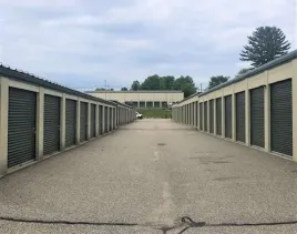 Wide drive aisle with convenient drive-up storage units on either side