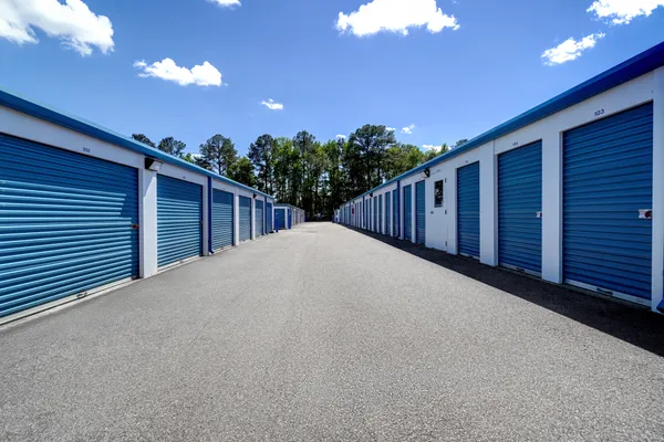 Drive up aisle at American Classic Storage