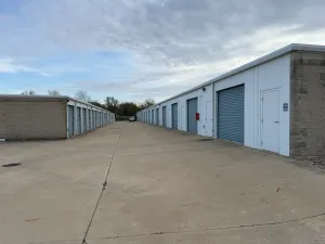 Outdoor drive-up storage units