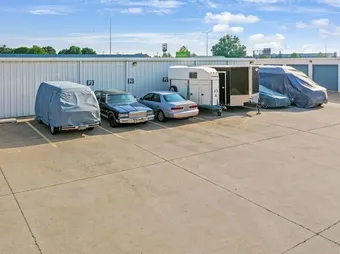 Outdoor Vehicle Parking in Champaign, IL