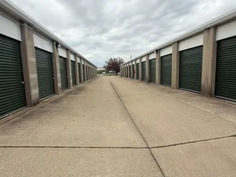 Wide drive aisle with drive-up storage on either side