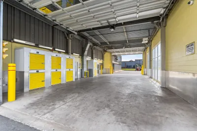 indoor unloading bay