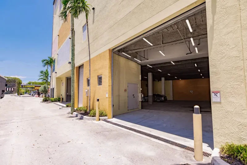 indoor unloading bay