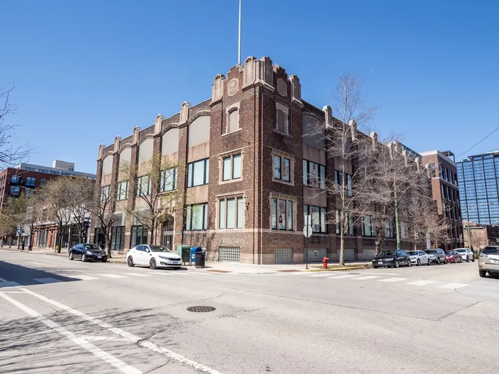 Exterior view of Storage Star on West Washington in Chicago, IL