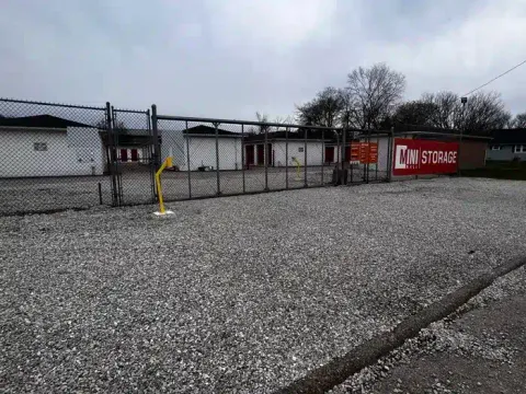 self storage units nitro