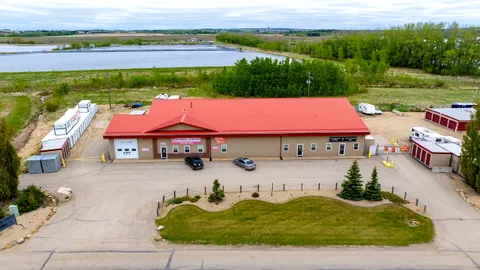 Alberta - Lacombe - Wolf Creek Drive