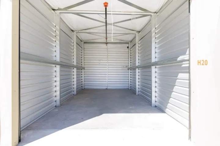 large storage unit for rent