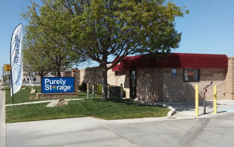 self storage units Shafter