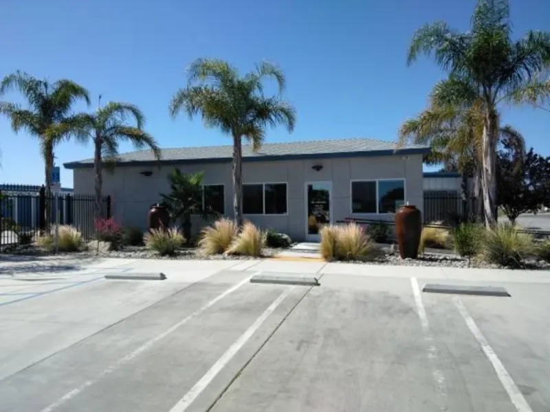 self storage units Shafter