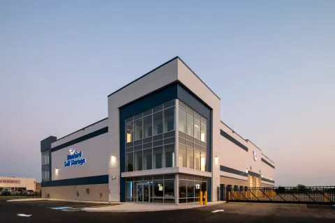 l'entreposage facade extérieure orangeville