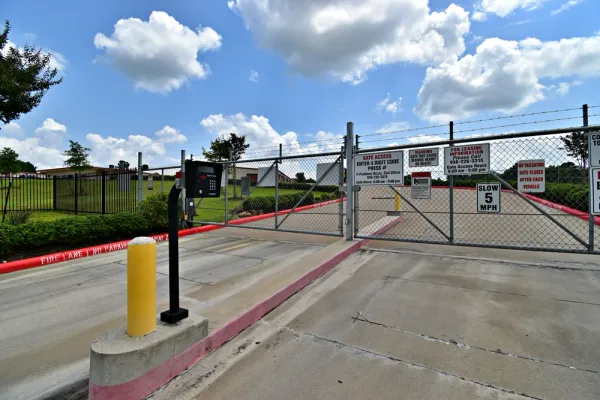 secure storage units Huntsville