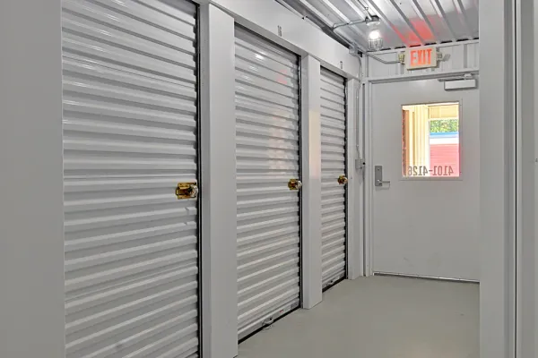 secure storage units circle drive