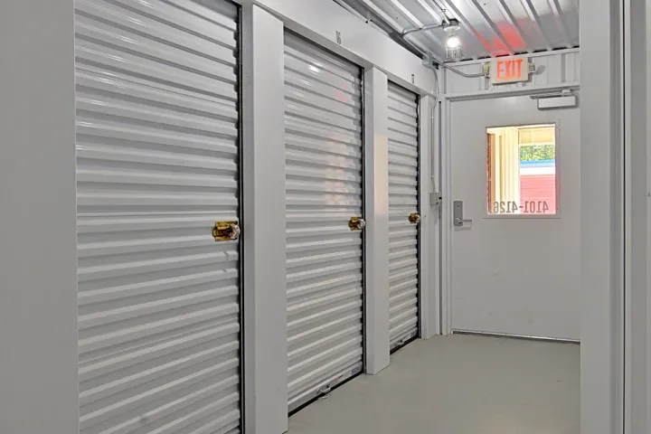 secure storage units circle drive