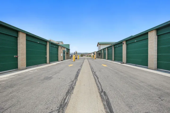 Drive-up storage units with easy vehicle access at Storage Star Park City