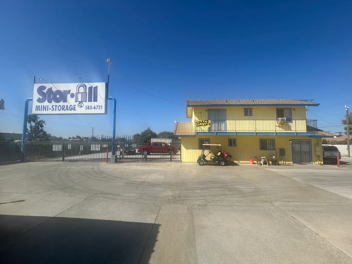 Stor-All Exterior