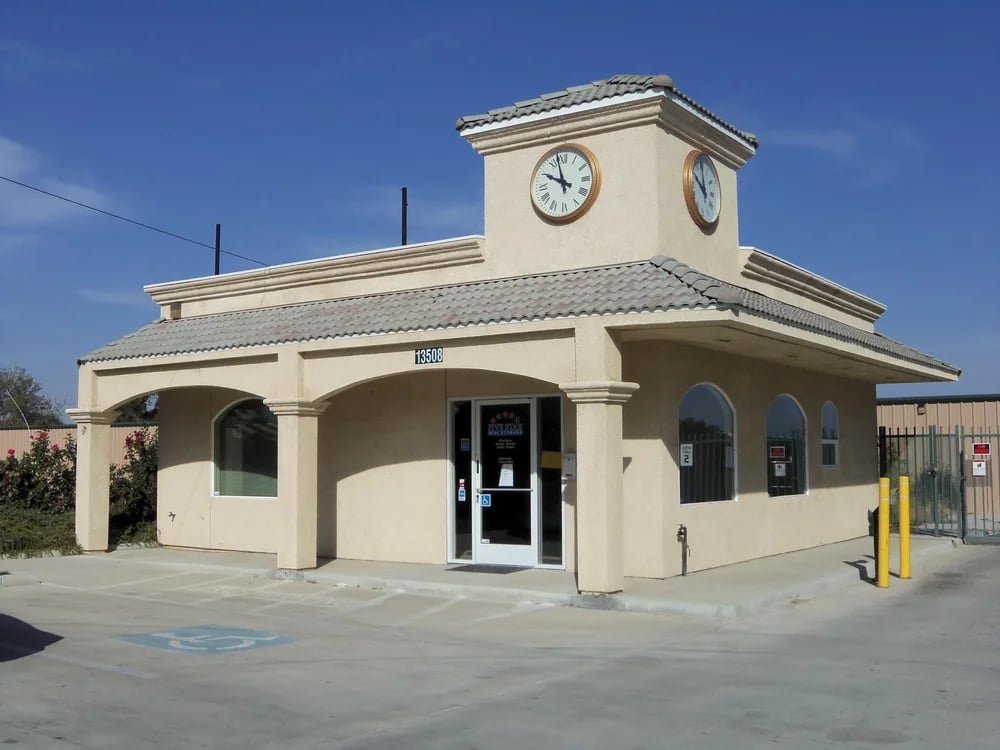 self storage units in Hanford